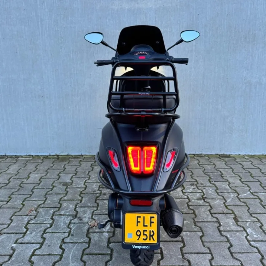 SOLD Vespa Sprint Sport Mat Zwart FLF-95-R