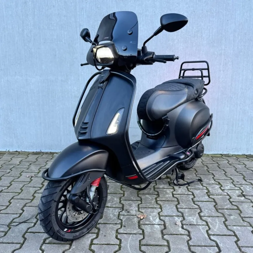 SOLD Vespa Sprint Sport Mat Zwart FLF-95-R