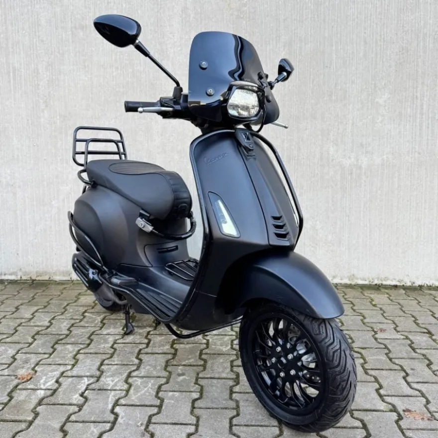 SOLD Vespa Sprint Sport Mat Zwart DXJ-52-H