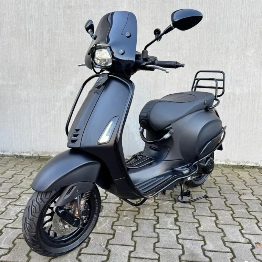 SOLD Vespa Sprint Sport Mat Zwart DXJ-52-H