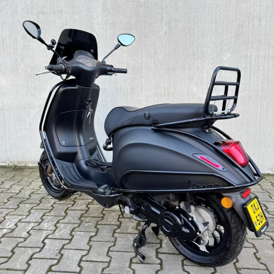 SOLD Vespa Sprint Sport Mat Zwart DXJ-52-H