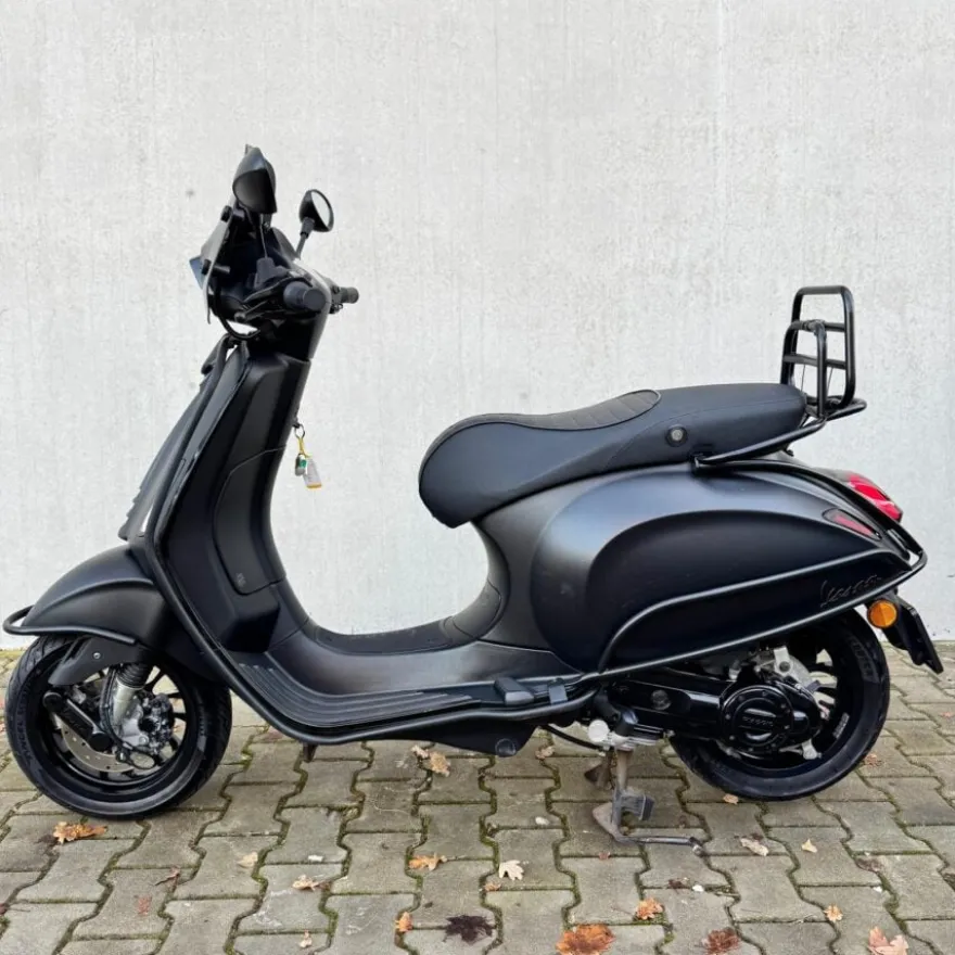 SOLD Vespa Sprint Sport Mat Zwart DZL-26-X