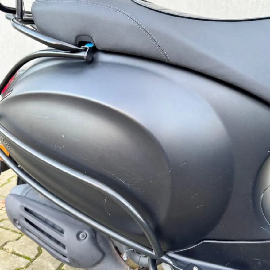 SOLD Vespa Sprint Sport Mat Zwart DZL-26-X