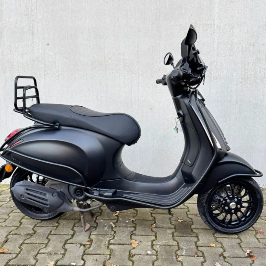 SOLD Vespa Sprint Sport Mat Zwart DZL-26-X