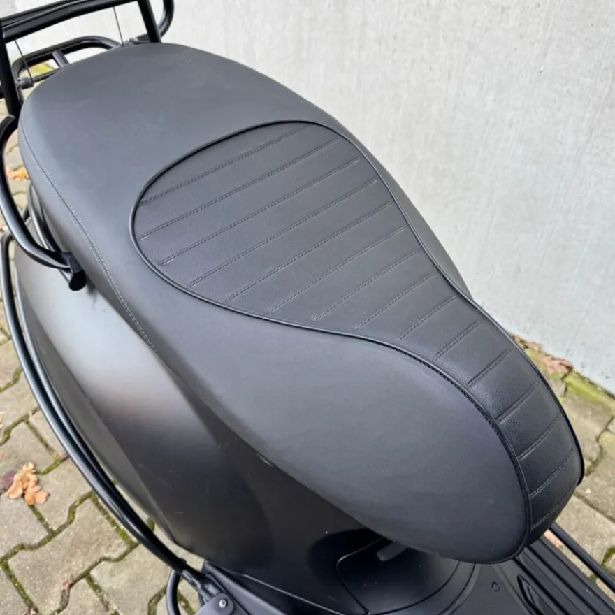 SOLD Vespa Sprint Sport Mat Zwart DZL-26-X