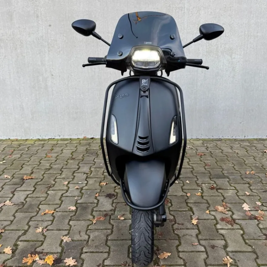 SOLD Vespa Sprint Sport Mat Zwart DZL-26-X