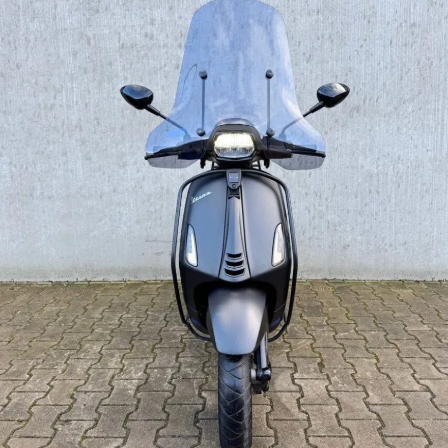 SOLD Vespa Sprint Sport Mat Zwart DSG-11-Z