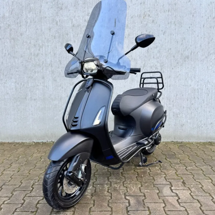 SOLD Vespa Sprint Sport Mat Zwart DSG-11-Z