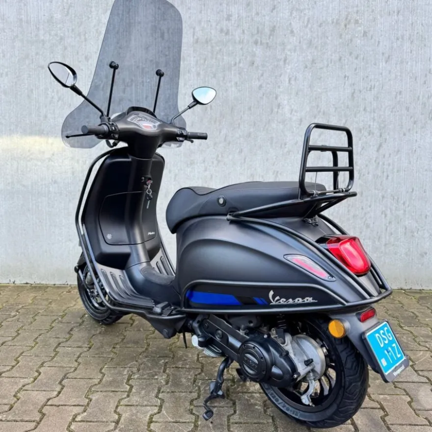 SOLD Vespa Sprint Sport Mat Zwart DSG-11-Z