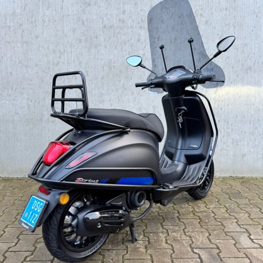 SOLD Vespa Sprint Sport Mat Zwart DSG-11-Z