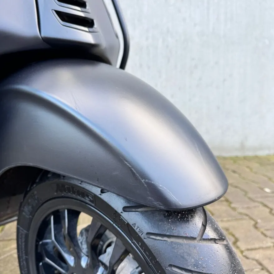 SOLD Vespa Sprint Sport Mat Zwart DSG-11-Z