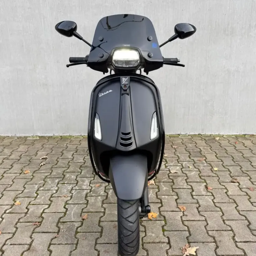 SOLD Vespa Sprint Sport Mat Zwart FHG-64-V