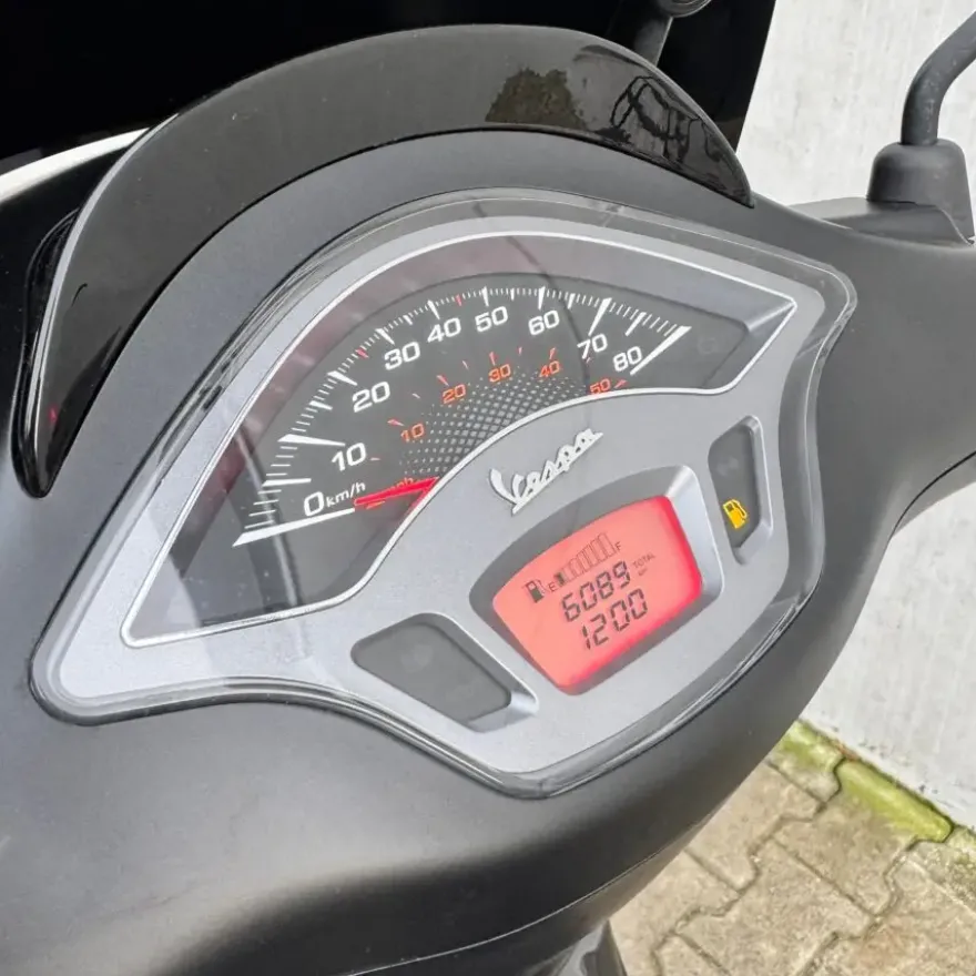 SOLD Vespa Sprint Sport Mat Zwart FHG-64-V