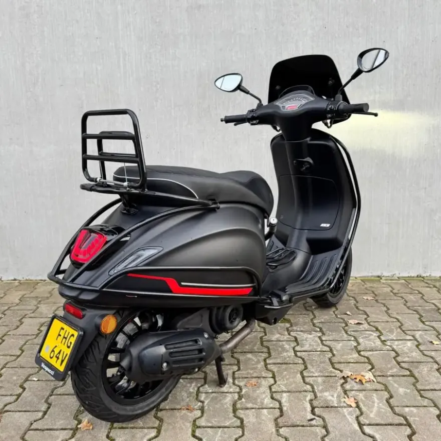 SOLD Vespa Sprint Sport Mat Zwart FHG-64-V