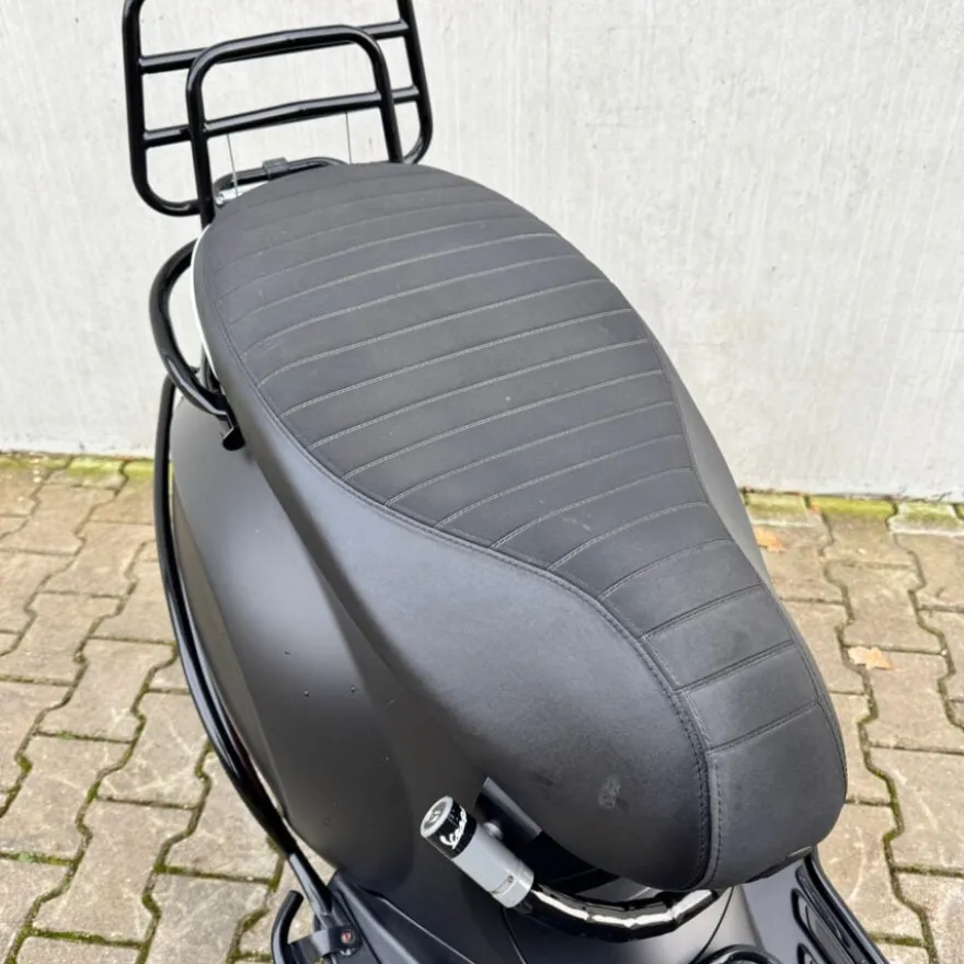 SOLD Vespa Sprint Sport Mat Zwart FHG-64-V