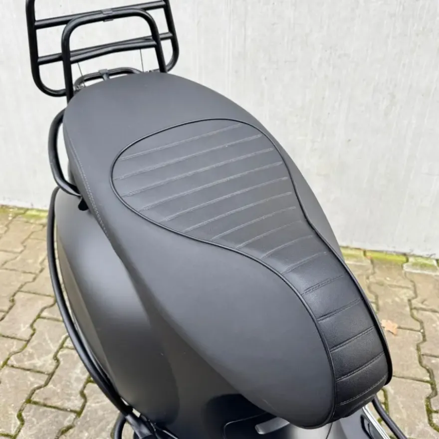 SOLD Vespa Sprint Sport Mat Zwart FHF-21-X