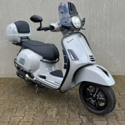 Vespa GTS310 Custom Chalk Grey Akrapovic 2026