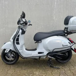 Vespa GTS310 Custom Chalk Grey Akrapovic 2026