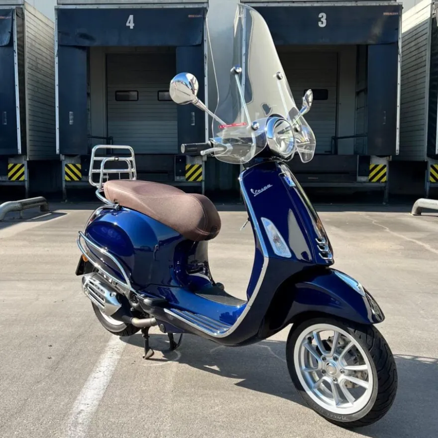 Vespa Primavera Glans Blauw 2024