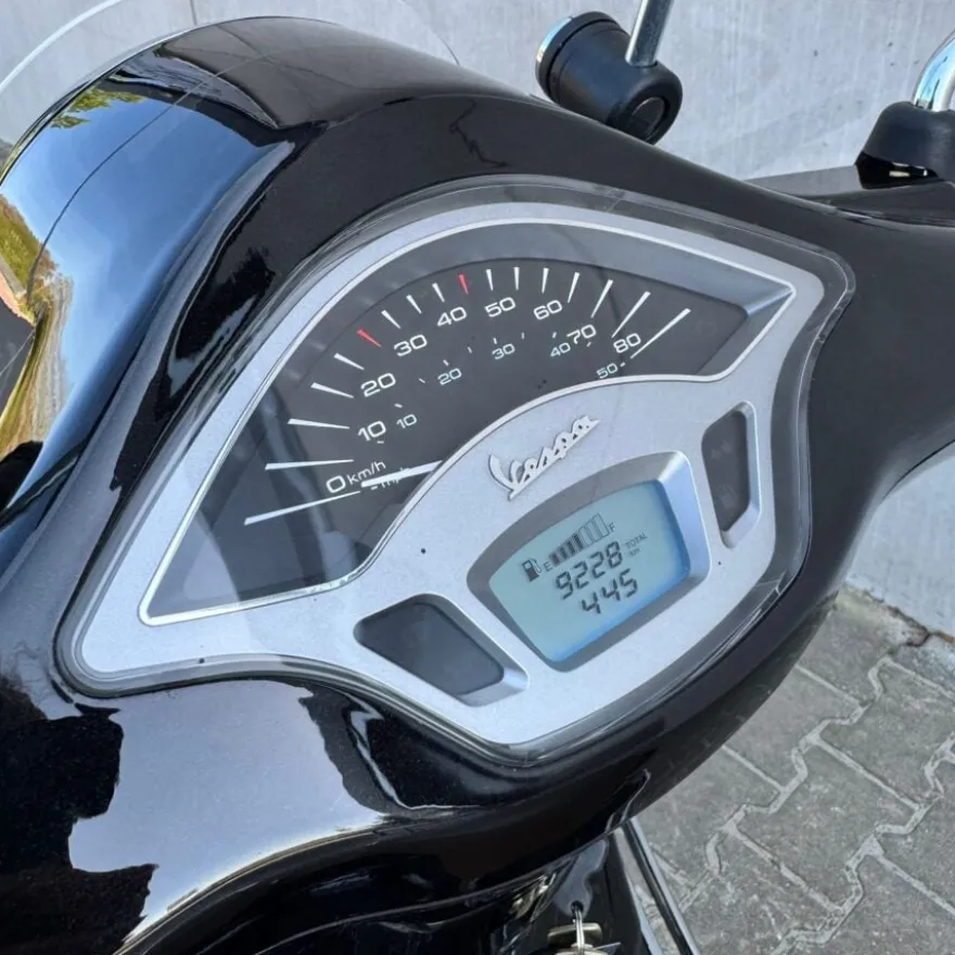 Vespa Primavera Nero Convinto FJJ-79-L