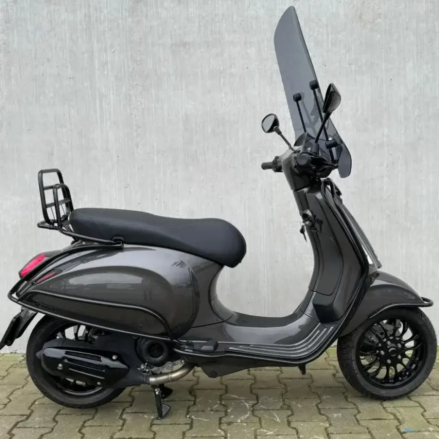 Vespa Sprint – Agaath Grijs Donker