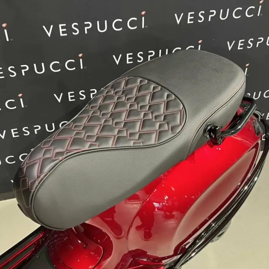 Vespa Sprint – candy red