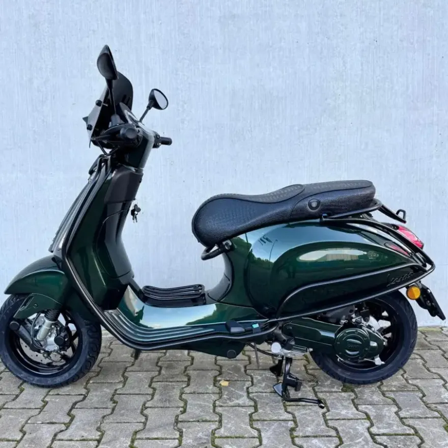 Vespa Sprint Cobra Green Glossy Facelift 2026