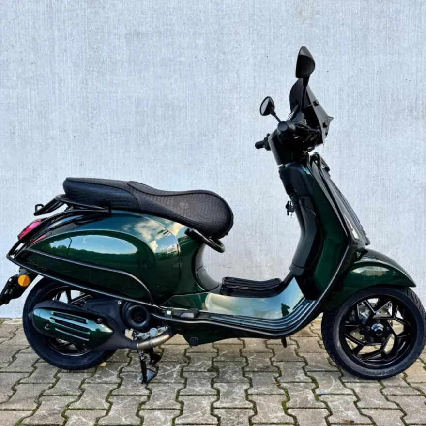 Vespa Sprint Cobra Green Glossy Facelift 2026