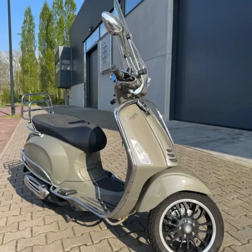 Vespa Sprint Custom Olive Green FJN-84-J