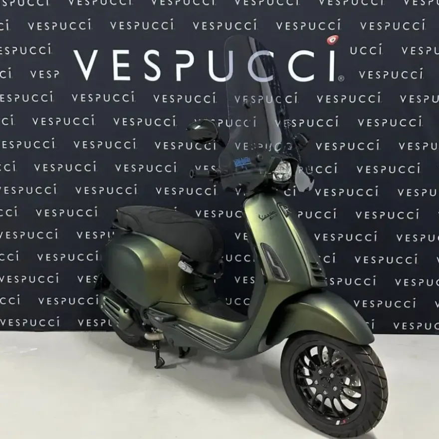 Vespa Sprint – Green to Gold