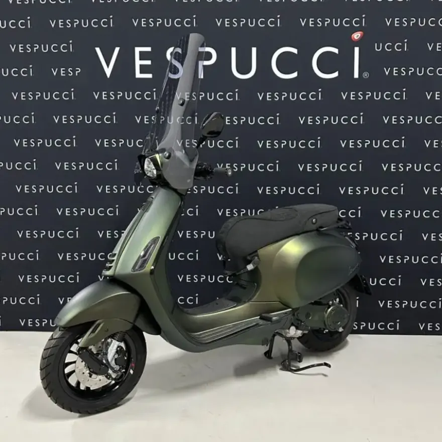 Vespa Sprint – Green to Gold