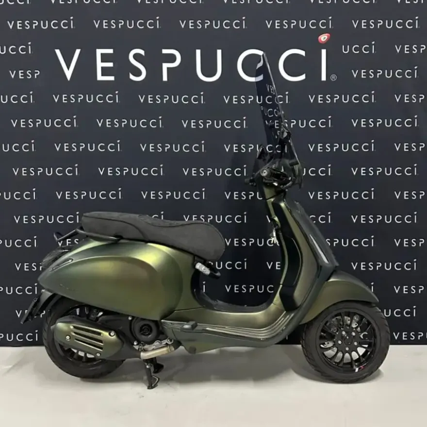 Vespa Sprint – Green to Gold