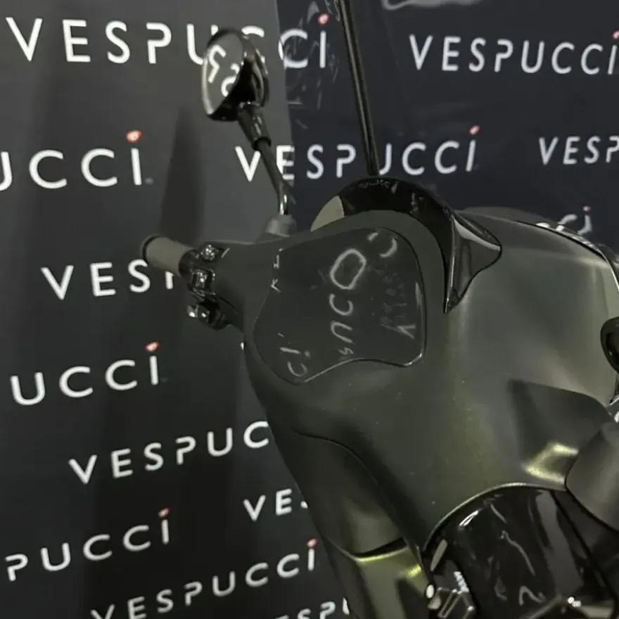Vespa Sprint – Green to Gold