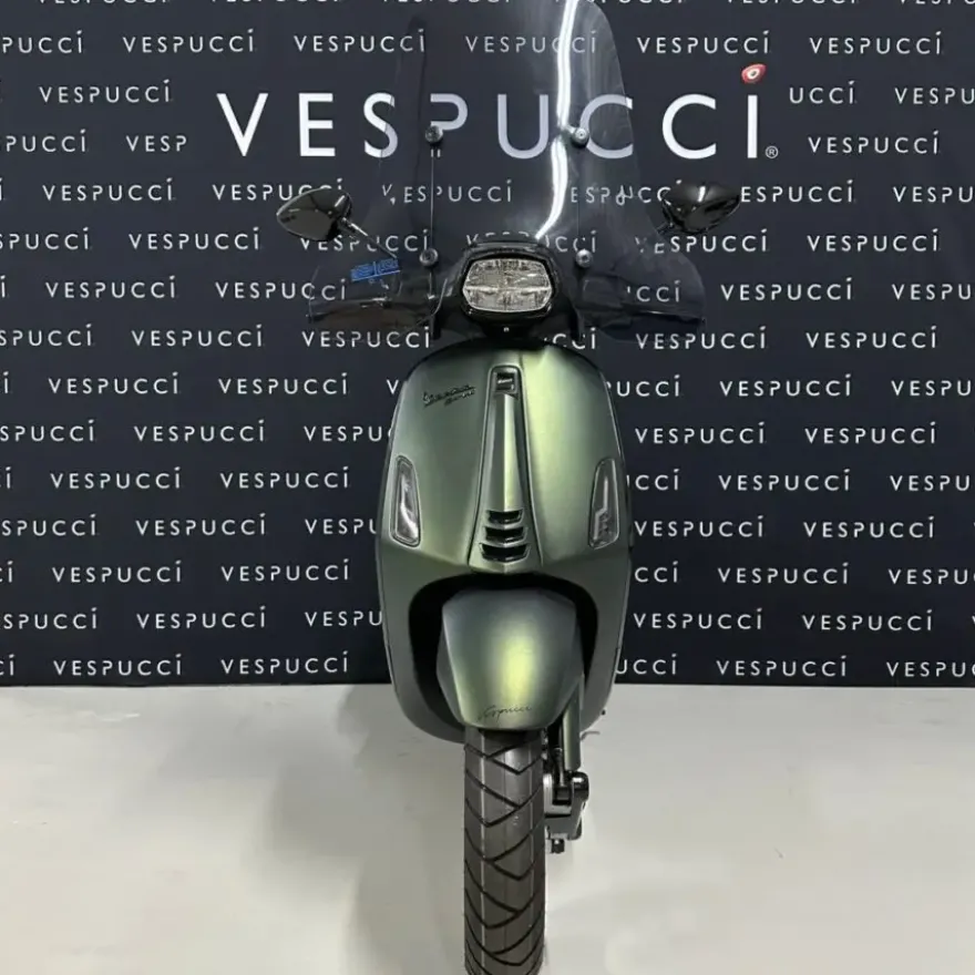 Vespa Sprint – Green to Gold