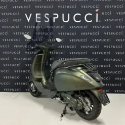 Vespa Sprint – Green to Gold
