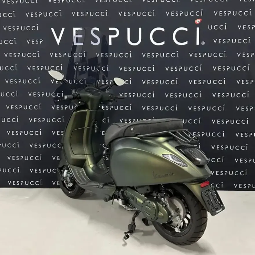 Vespa Sprint – Green to Gold
