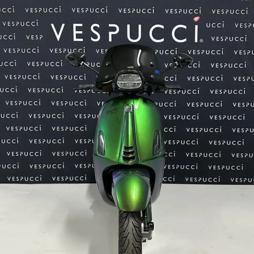 Vespa Sprint – Green to Purple