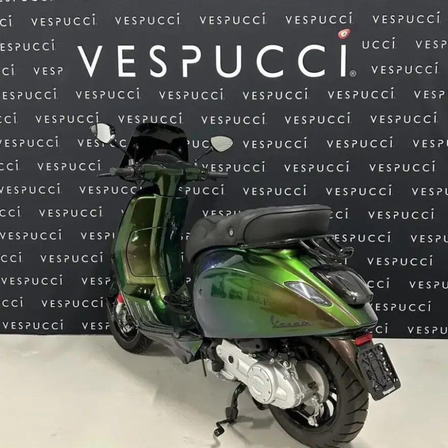 Vespa Sprint – Green to Purple