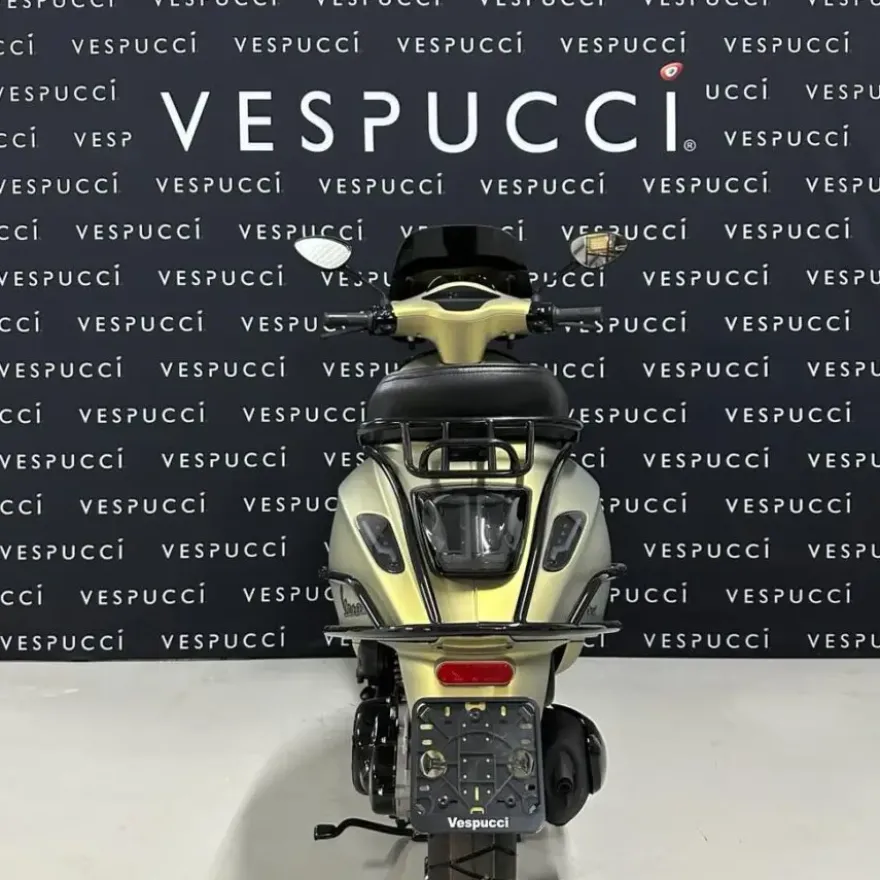 Vespa Sprint – 18K Gold