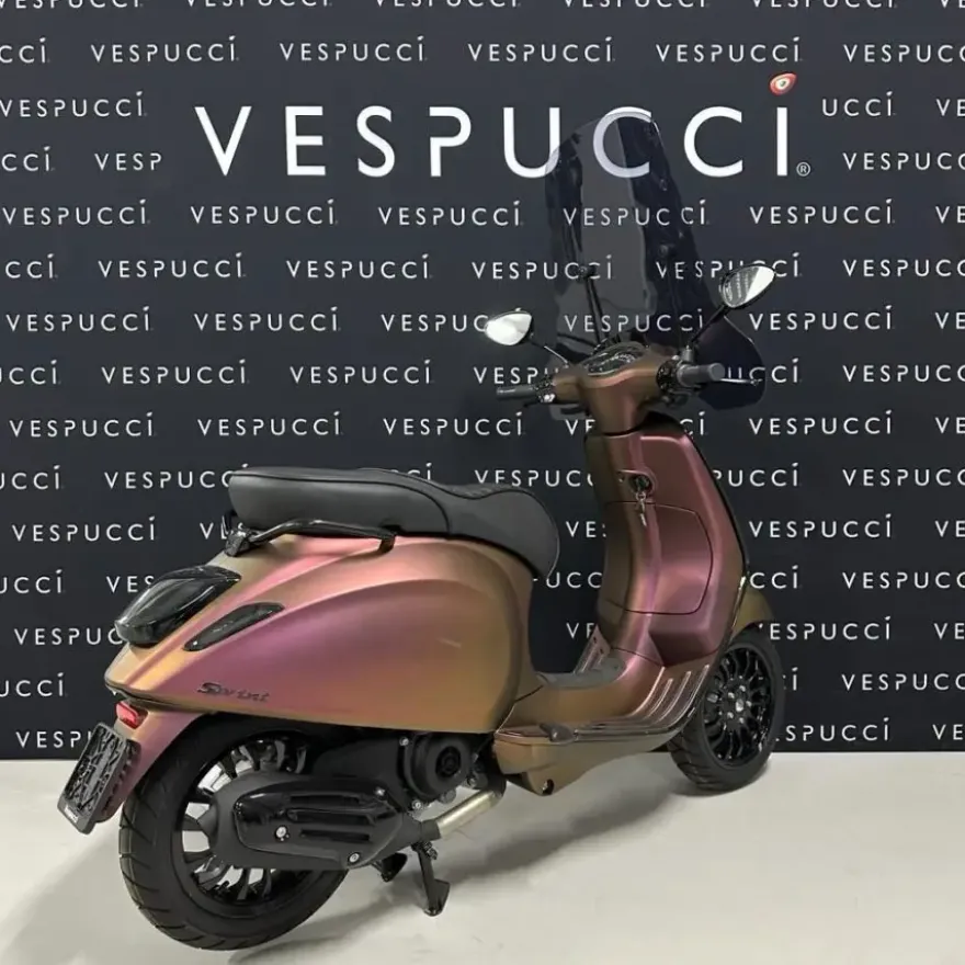Vespa Sprint – Red to Gold