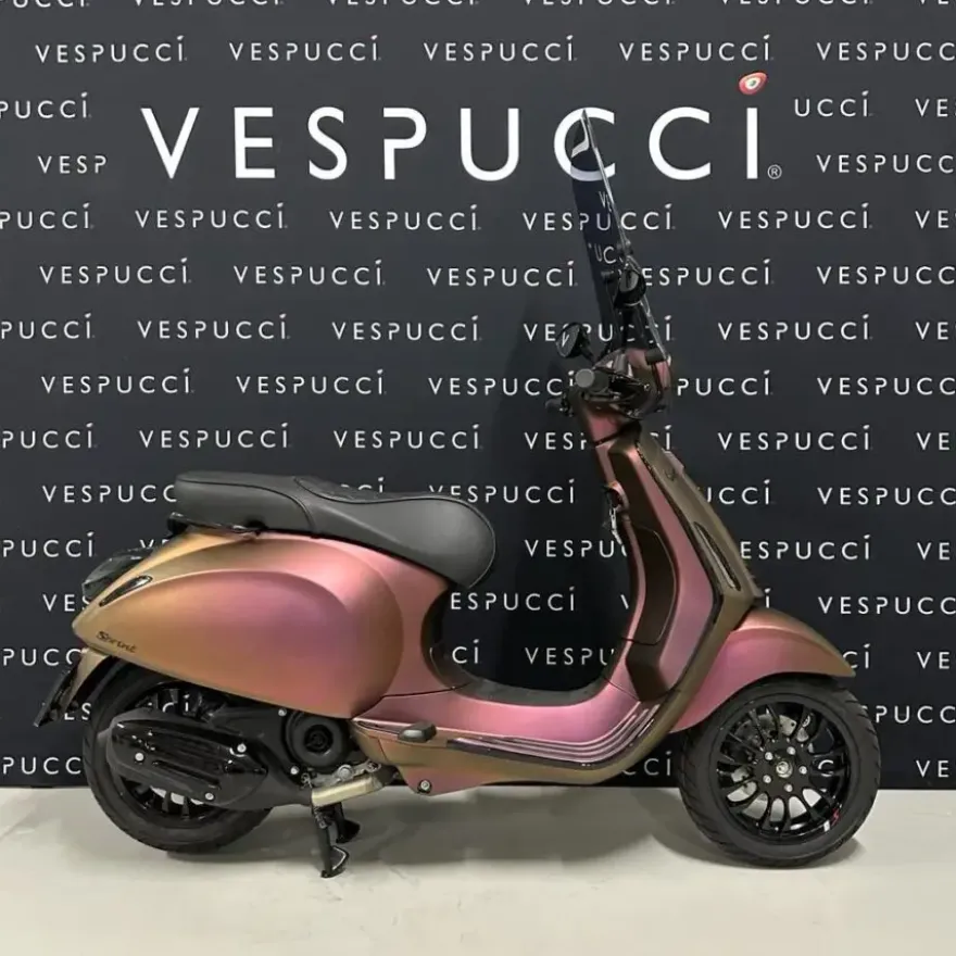 Vespa Sprint – Red to Gold