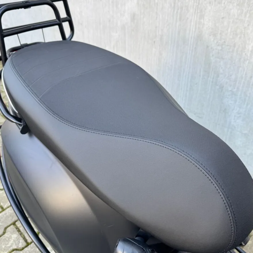 Vespa Sprint Sport Mat Zwart FTP-85-T