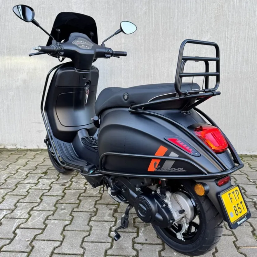 Vespa Sprint Sport Mat Zwart FTP-85-T