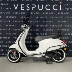 Vespa Sprint – White x black
