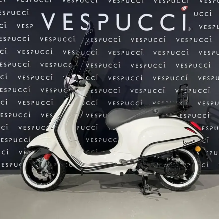 Vespa Sprint – White x black