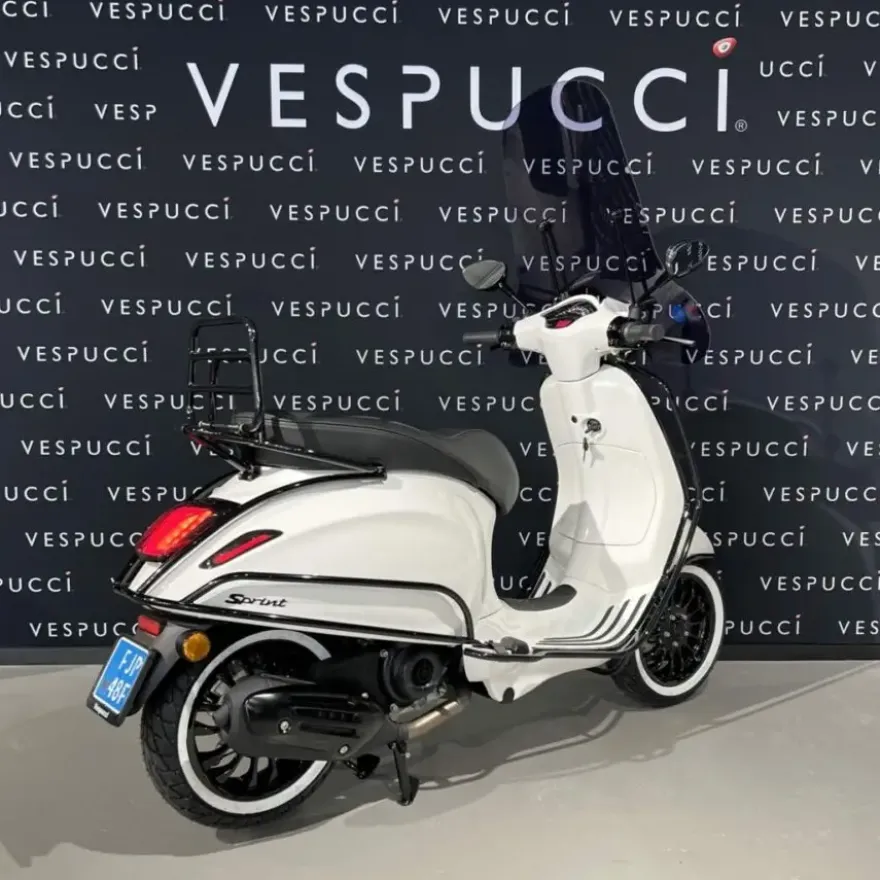 Vespa Sprint – White x black