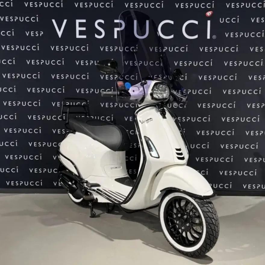 Vespa Sprint – White x black